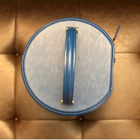 Authentic Louis Vuitton Bucket - Picture 10 of 16